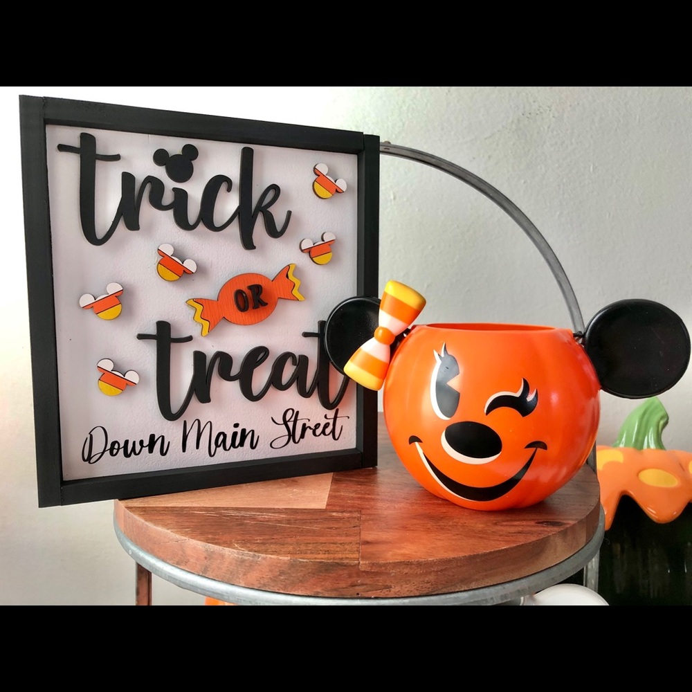 Minnie candy pumpkin bucket